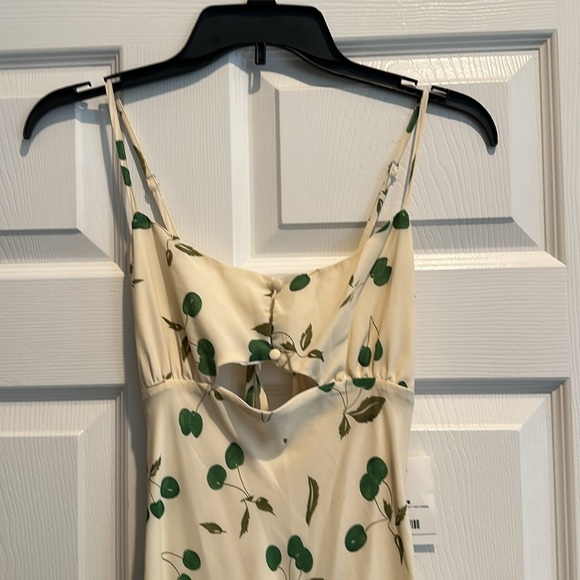 Flowy summer maxi dress! - Picture 3 of 5